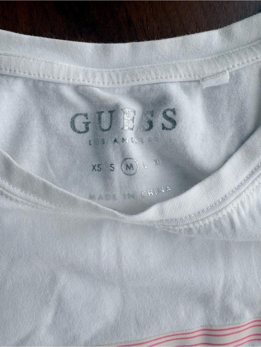Guess Los Angeles Classic Triangle Logo T-Shirt Women's Medium White Pink NWOT - Picture 2 of 2